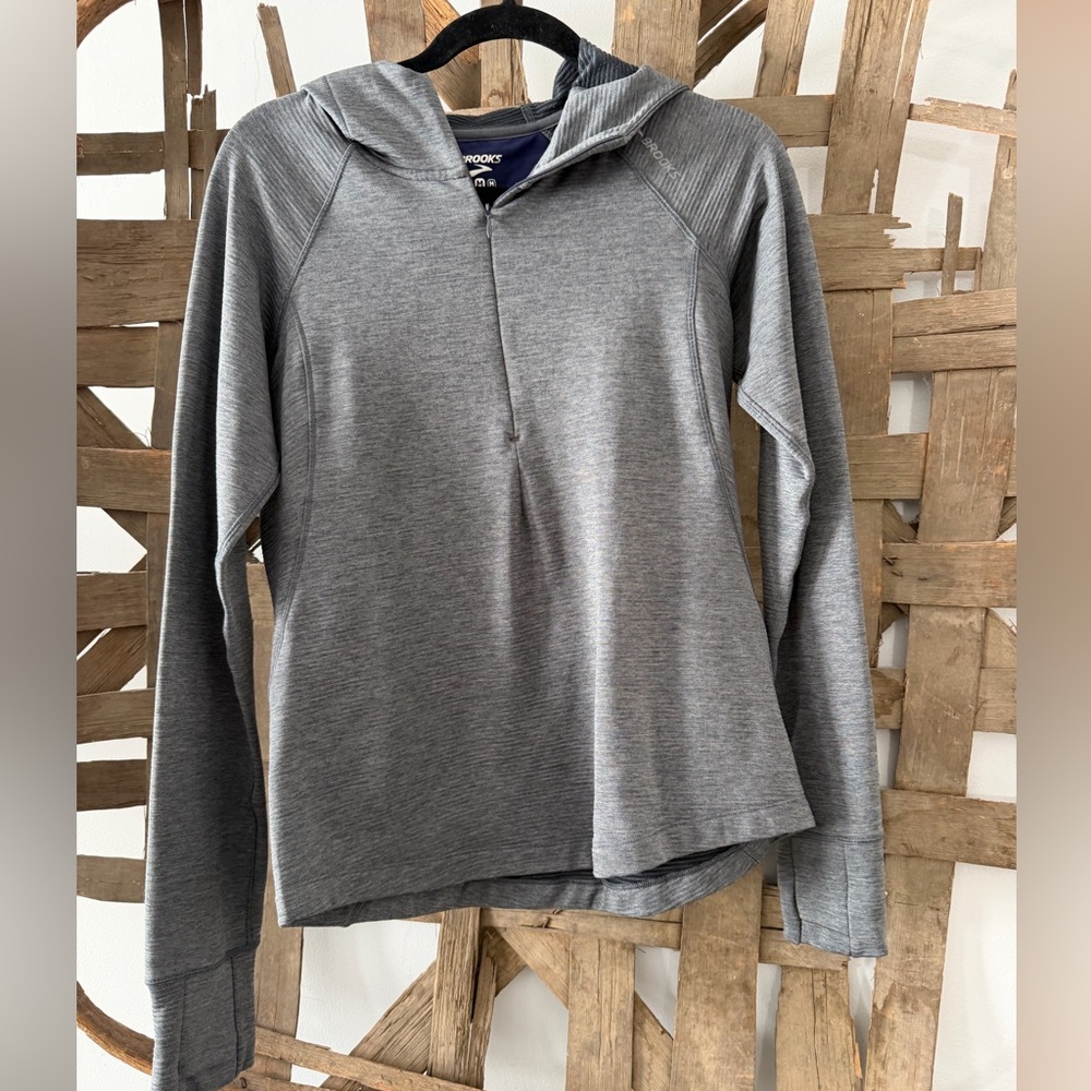 Brooks Women’s Notch Thermal 1/4 Zip Hoody. Excellent Condition. Medium.